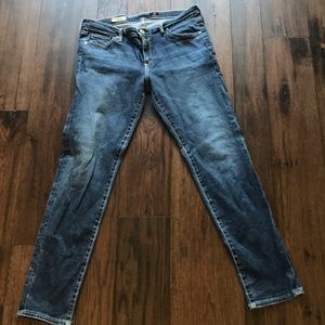 AG stilt cigarette leg